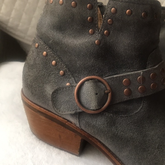 Sofft Blue Suede Booties w Rose Gold Studs & Buckle - Size 11 - Super Cute! - Picture 3 of 5
